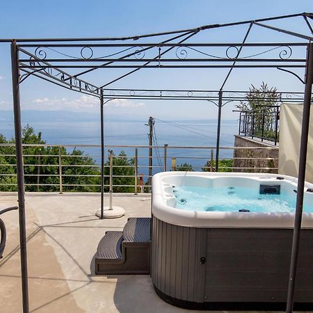 Stunning Apartment In Moscenicka Draga Exterior photo