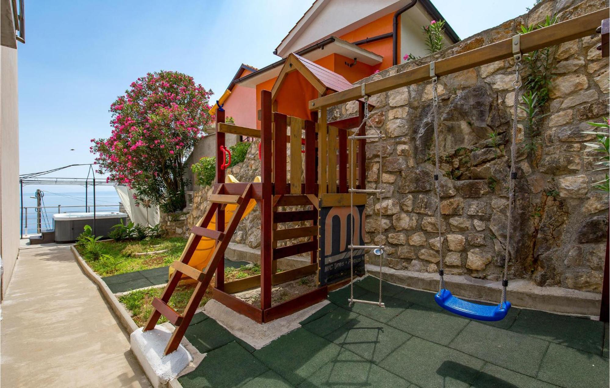 Stunning Apartment In Moscenicka Draga Exterior photo